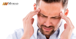 Hombre con dolor de cabeza