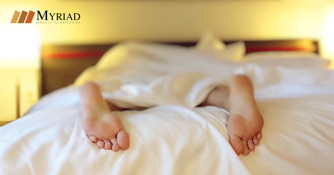 piernas de una persona en la cama