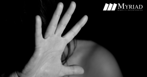 mujer que sufre de pánico