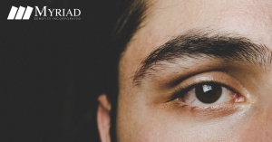 close up ojo de hombre