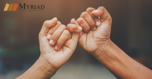dedos "pinky swear"