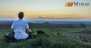 persona meditando