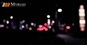 luces de calle borrosas