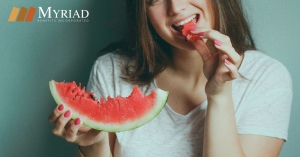 comiendo melon